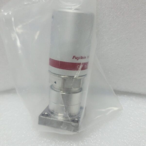 Fujikin C No 565601, 0.P. 0.5-0.6 MPa,Lam 766-197842-003 R B, N.C  Valve,+97101 - Image 4